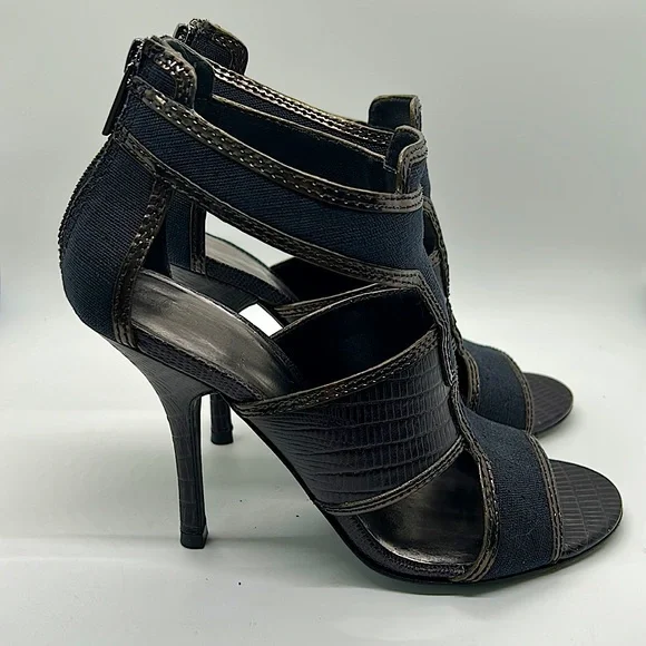 Tory Burch Sexy Authentic Navy Blue & Black Stiletto Heel Shoes **Size 7** 🔥🔥 - Picture 3 of 7
